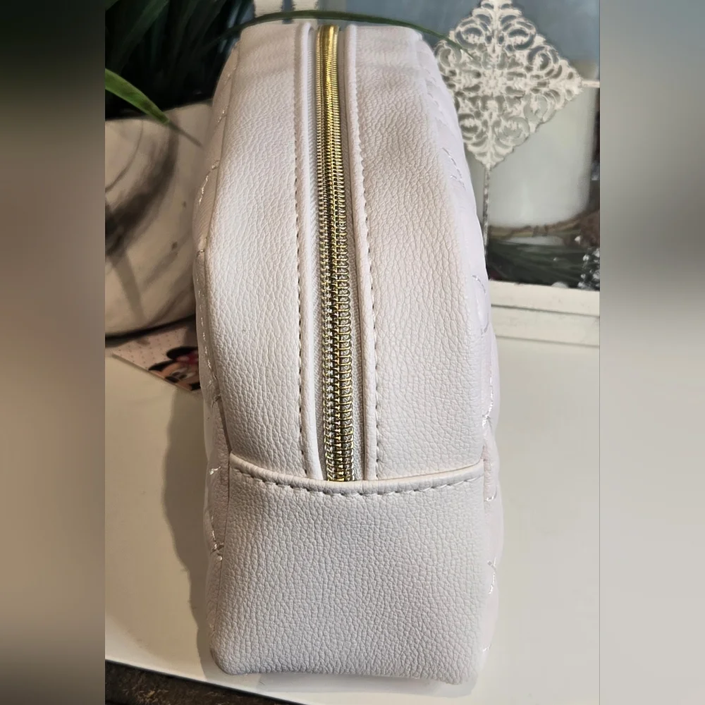 Disney Minnie Mouse Quilted Cosmetic Bag - Picture 3 of 6